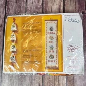 VTG 1983 The Creative Circle Kitchen Spice Sacks Embroidery Kit